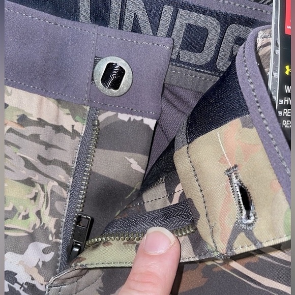 UNDER ARMOUR Women’s Hardwoods STR Forest All Season Camouflage Print Pants, 8 - Picture 7 of 14